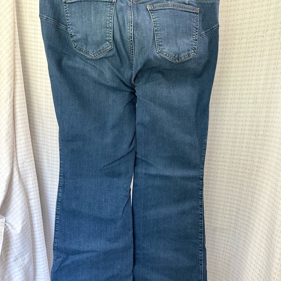 Bombshell Torrid size 16R jeans - Picture 1 of 2